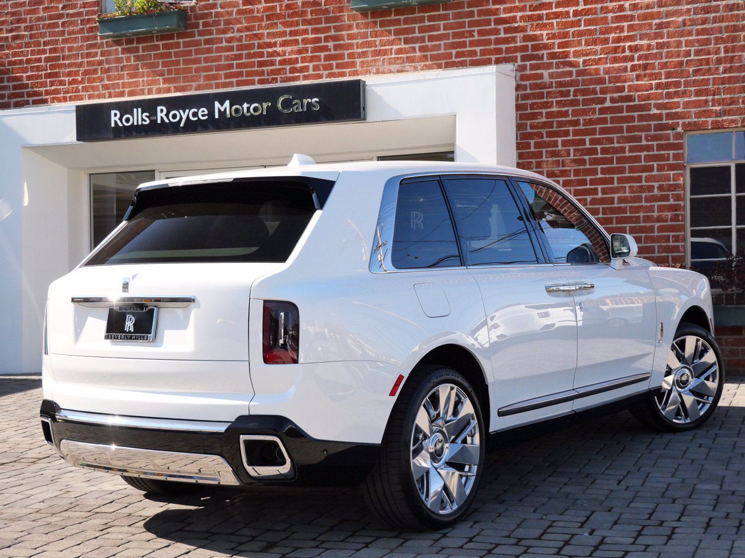 Certified 2025 Rolls-Royce Cullinan AWD/4WD image 2