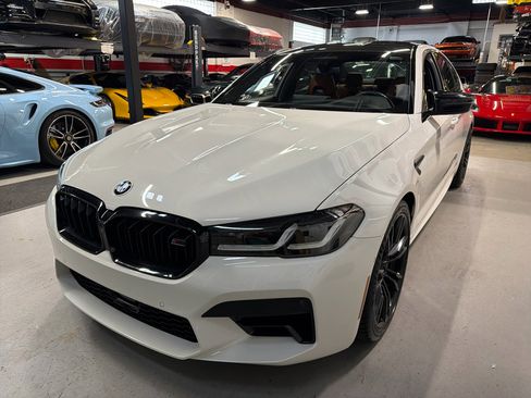 Used 2023 BMW M5 image 9