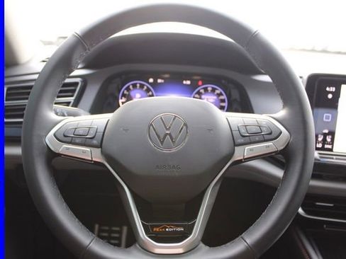 Used 2025 Volkswagen Atlas Peak Edition SE image 31