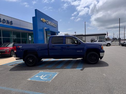 Used 2013 GMC Sierra 2500 SLT w/ Suspension Package, Off-Road AWD/4WD image 8