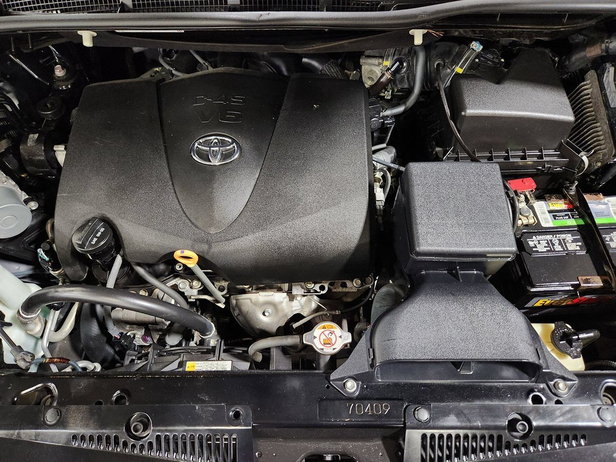 Used 2017 Toyota Sienna SE FWD image 51