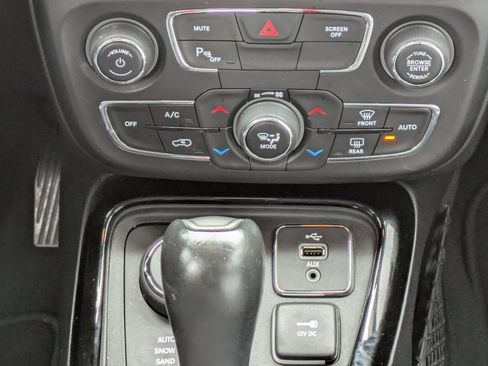 Used 2018 Jeep Compass Limited w/ Navigation Group AWD/4WD image 15