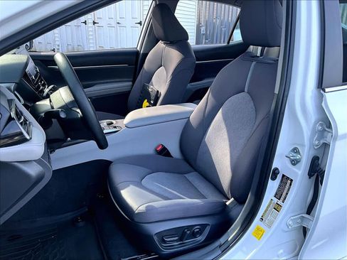 Used 2022 Toyota Camry LE image 10