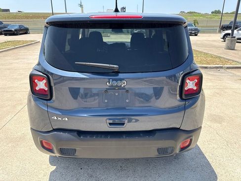 Used 2023 Jeep Renegade Latitude AWD/4WD image 9