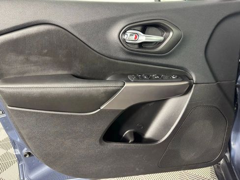 Used 2021 Jeep Cherokee Latitude Lux w/ Comfort/Convenience Group image 38