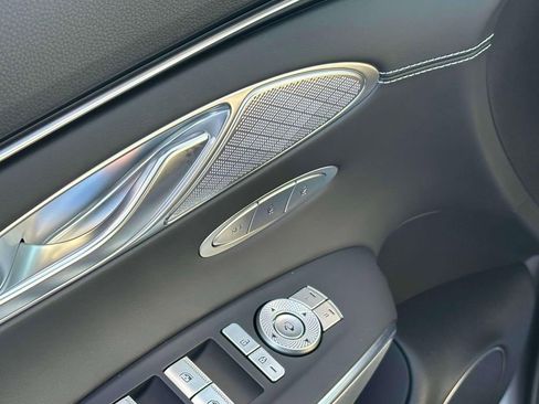 Used 2023 Genesis Electrified GV70 image 17