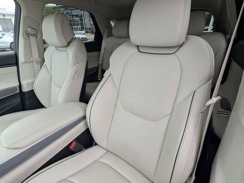 Used 2022 Genesis GV70 2.5T w/ Advanced Package image 26