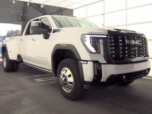 Used 2024 GMC Sierra 3500 Denali Ultimate AWD/4WD image 2