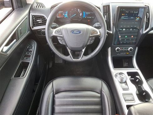 Used 2024 Ford Edge SEL image 11