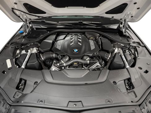 Used 2022 BMW 750i xDrive w/ M Sport Package image 61
