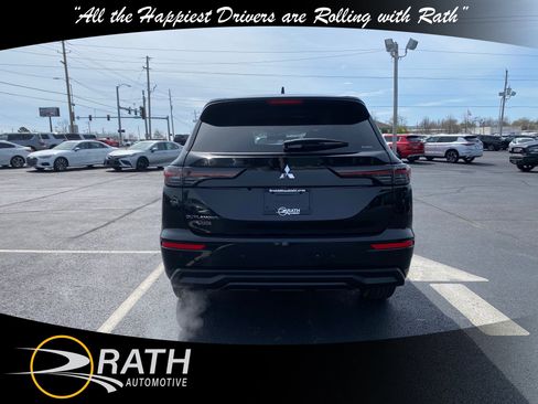 New 2026 Mitsubishi Outlander ES image 8