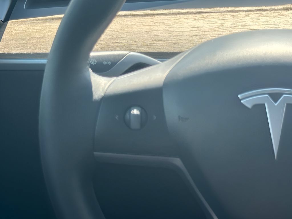 Used 2022 Tesla Model Y Long Range AWD/4WD image 15