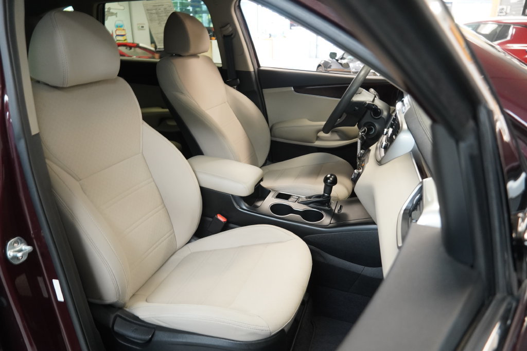 Used 2018 Kia Sorento LX AWD/4WD image 37