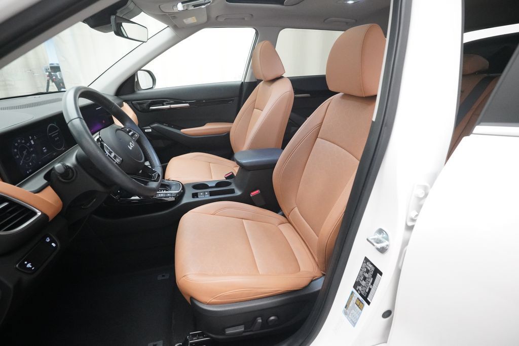 Used 2024 Kia Seltos SX w/ SX Sunroof Package AWD/4WD image 7