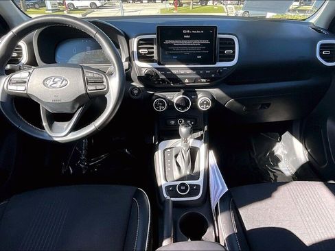 Certified 2023 Hyundai Venue Limited w/ Cargo Package image 11