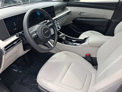Used 2025 Hyundai Tucson SEL FWD image 11
