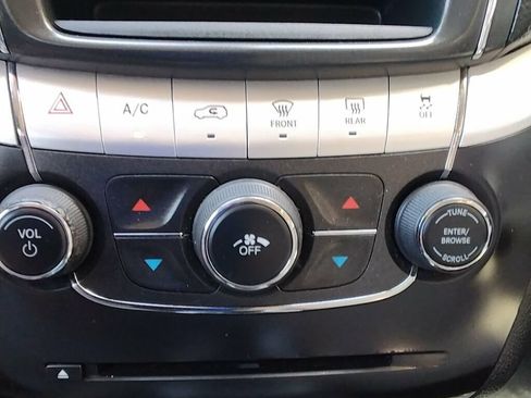 Used 2020 Dodge Journey SE FWD image 21