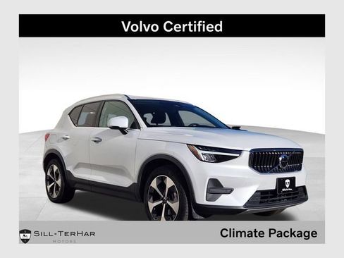 Certified 2025 Volvo XC40 B5 Core image 1