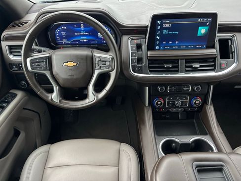 Used 2024 Chevrolet Suburban LT RWD image 19