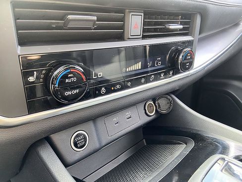 Certified 2023 Nissan Rogue SV w/ SV Premium B Package FWD image 27