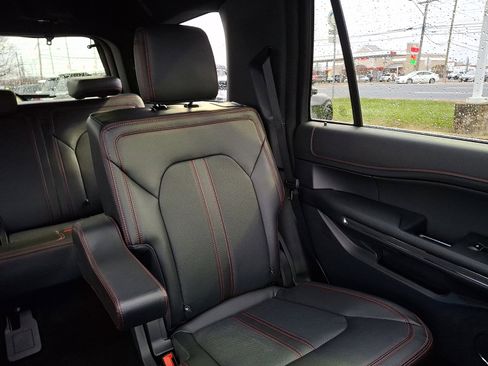 Used 2023 Ford Expedition Limited image 20