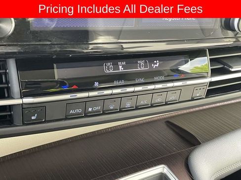 Used 2024 Toyota Sienna XLE AWD/4WD image 33