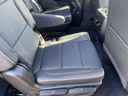 New 2026 Chevrolet Suburban Premier image 10