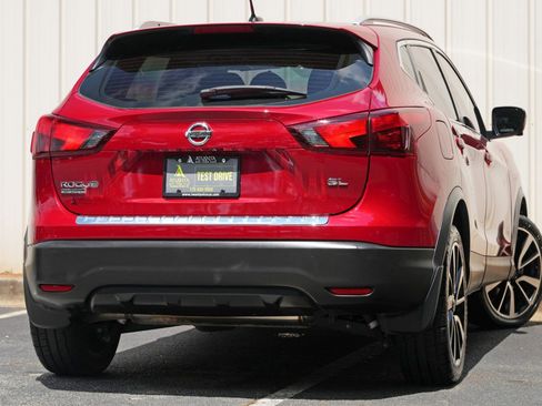 Used 2018 Nissan Rogue Sport SL w/ SL Premium Package FWD image 4