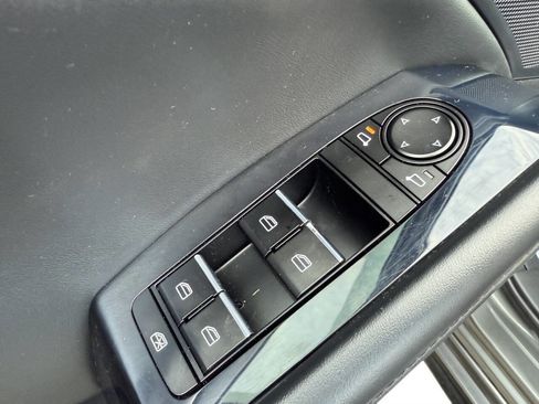 Used 2023 MAZDA MAZDA3 s image 27