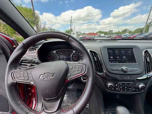 Used 2023 Chevrolet Equinox RS FWD image 13