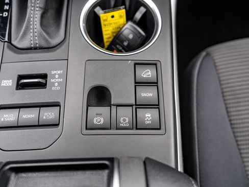 Used 2024 Toyota Highlander LE image 30