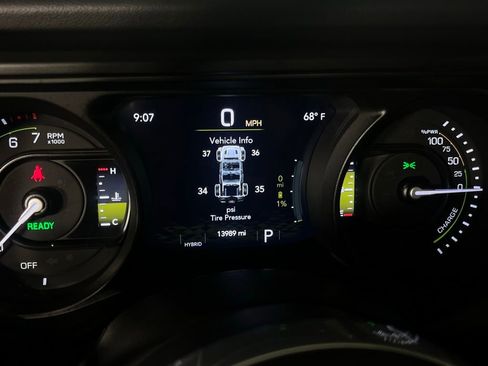 Certified 2025 Jeep Wrangler Unlimited Sahara w/ Safety Group image 18