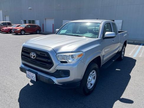 Used 2016 Toyota Tacoma SR RWD image 1