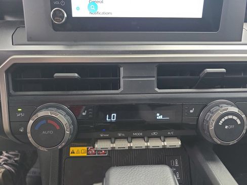 Used 2025 Toyota 4Runner TRD Off-Road AWD/4WD image 32