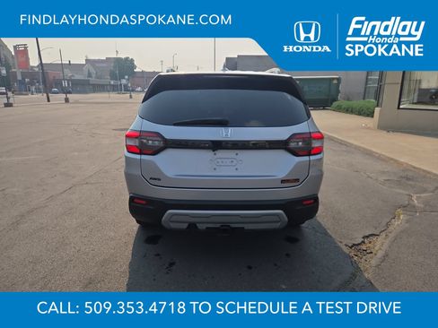 Used 2025 Honda Pilot TrailSport image 4