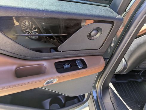 Used 2023 Lincoln Aviator Reserve image 11