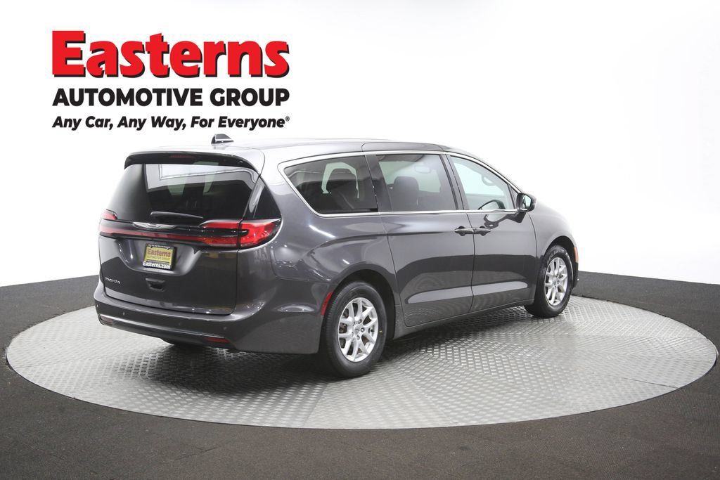 Used 2023 Chrysler Pacifica Touring-L FWD image 44