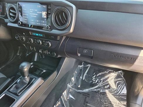 Certified 2021 Toyota Tacoma TRD Off-Road AWD/4WD image 20