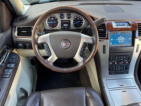 Used 2011 Cadillac Escalade ESV Platinum image 17