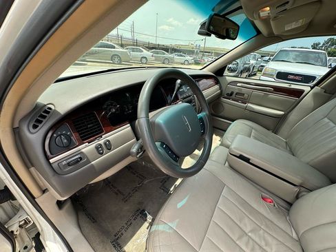 Used 2006 Lincoln Town Car Signature RWD image 46