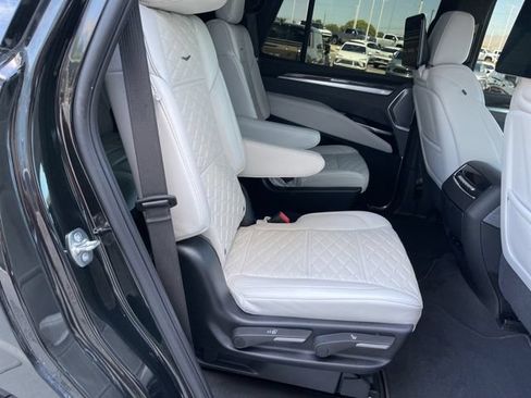 Used 2025 Cadillac Escalade V AWD/4WD image 10