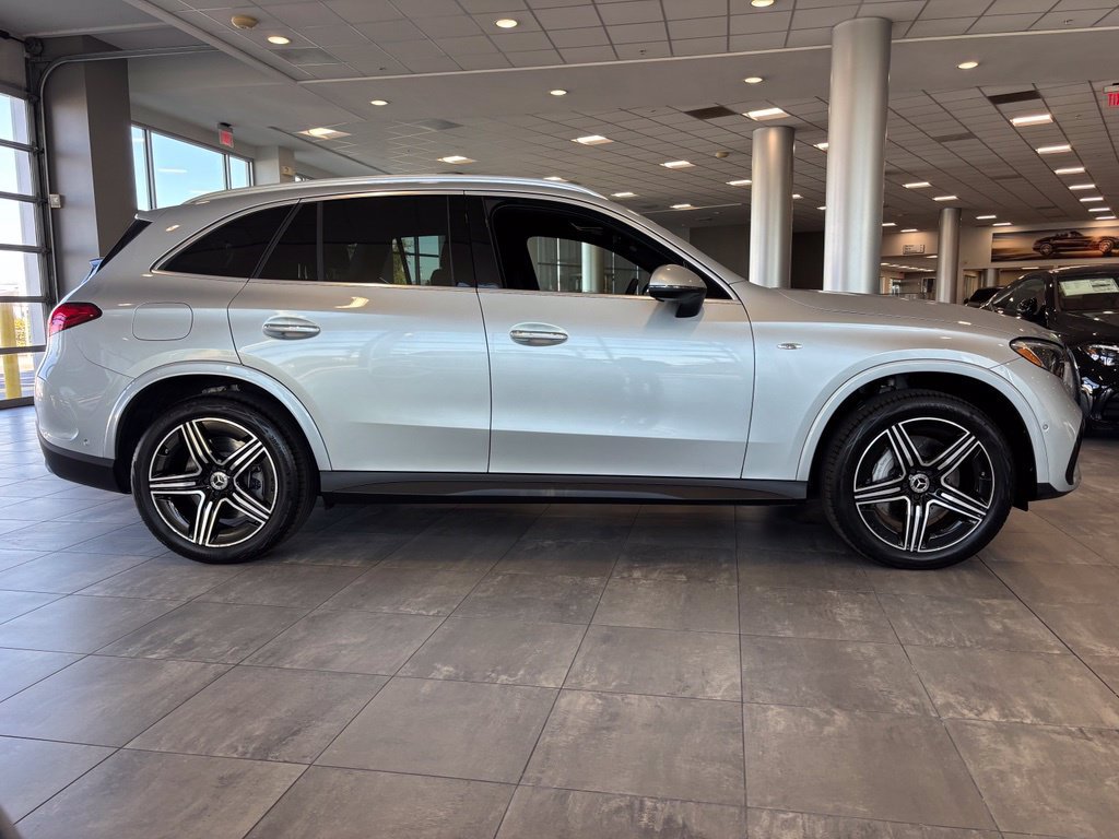Used 2025 Mercedes-Benz GLC 350e 4MATIC image 3