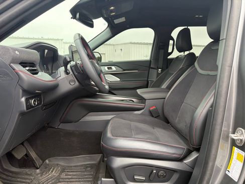 Used 2025 Ford Explorer ST AWD/4WD image 11