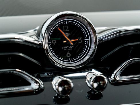 New 2025 Bentley Bentayga image 40