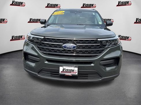 Used 2024 Ford Explorer XLT AWD/4WD image 2