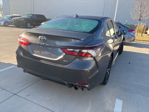 Used 2023 Toyota Camry SE image 3