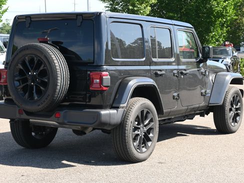Used 2025 Jeep Wrangler Unlimited Sahara w/ Safety Group AWD/4WD image 10