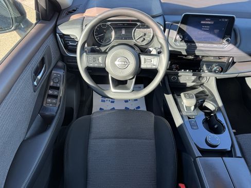 Used 2022 Nissan Rogue SV image 16