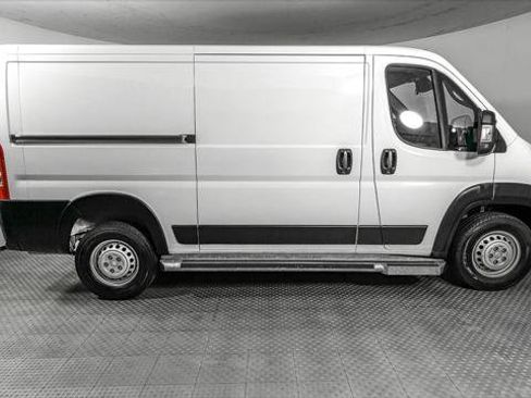 Used 2025 RAM ProMaster 2500 w/ U-Haul Equipment Group FWD image 9
