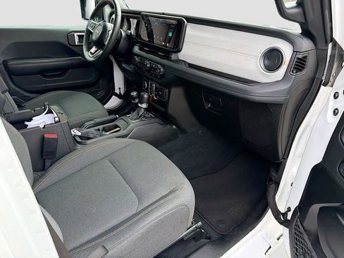 Used 2024 Jeep Wrangler Sahara image 14